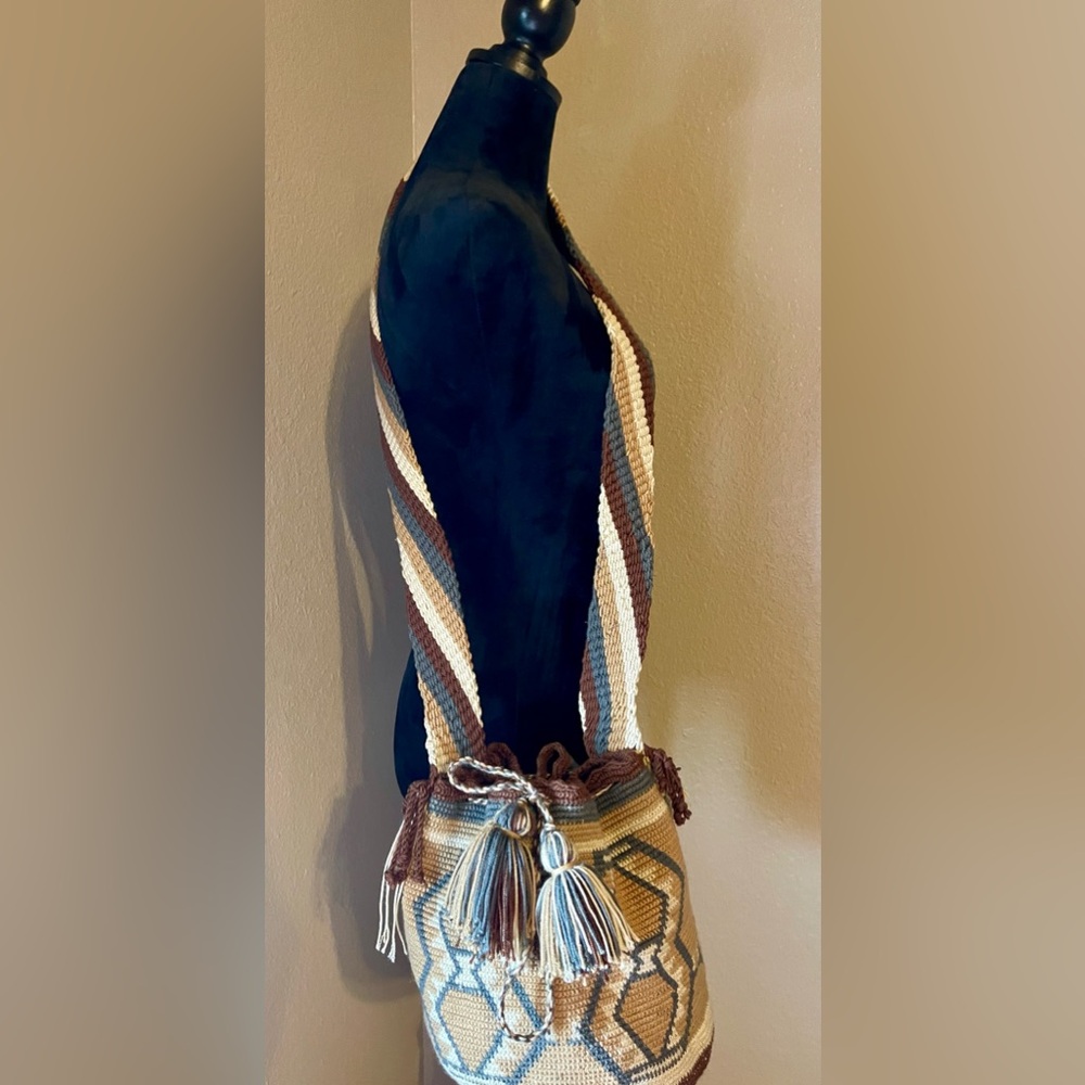 Authentic handwoven Colombian Mochila made by the Wayuu tribe in La Guajira.